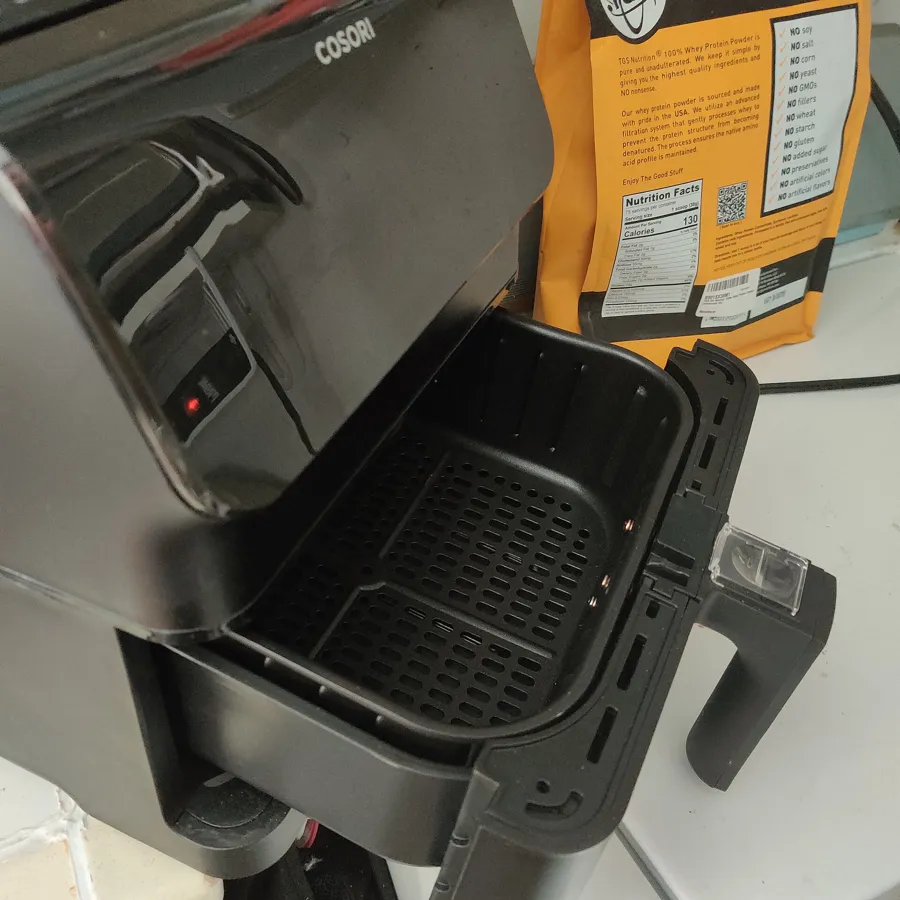 Airfryer med kurven trukket ut